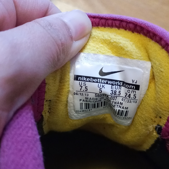 Nike shoes - Picture 4 of 6